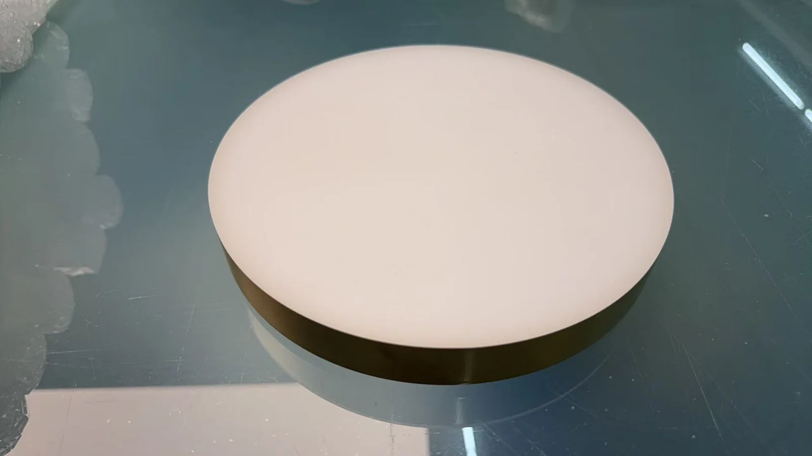 Custom round edge-to-edge LED light guide panel